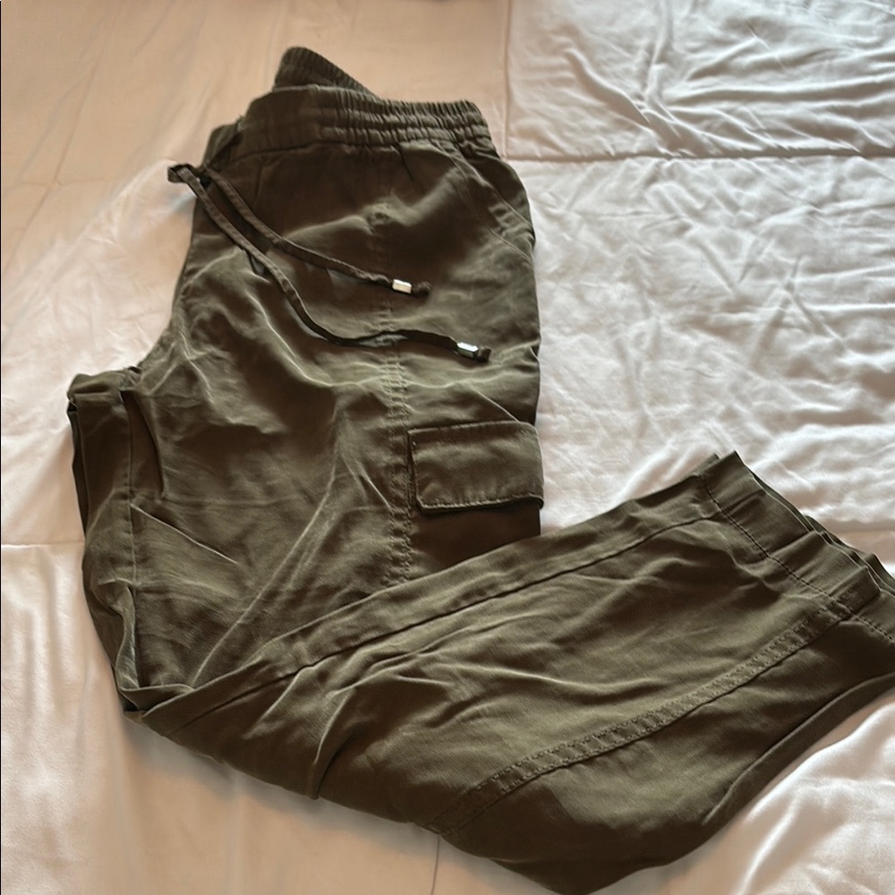 Women’s olive cargo pull on pants